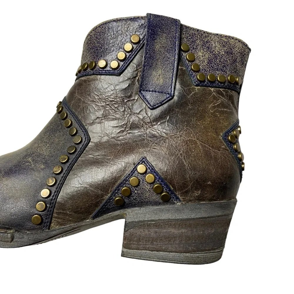 Corral Brown and Grey Star Round Toe Ankle Boots - Picture 5 of 12